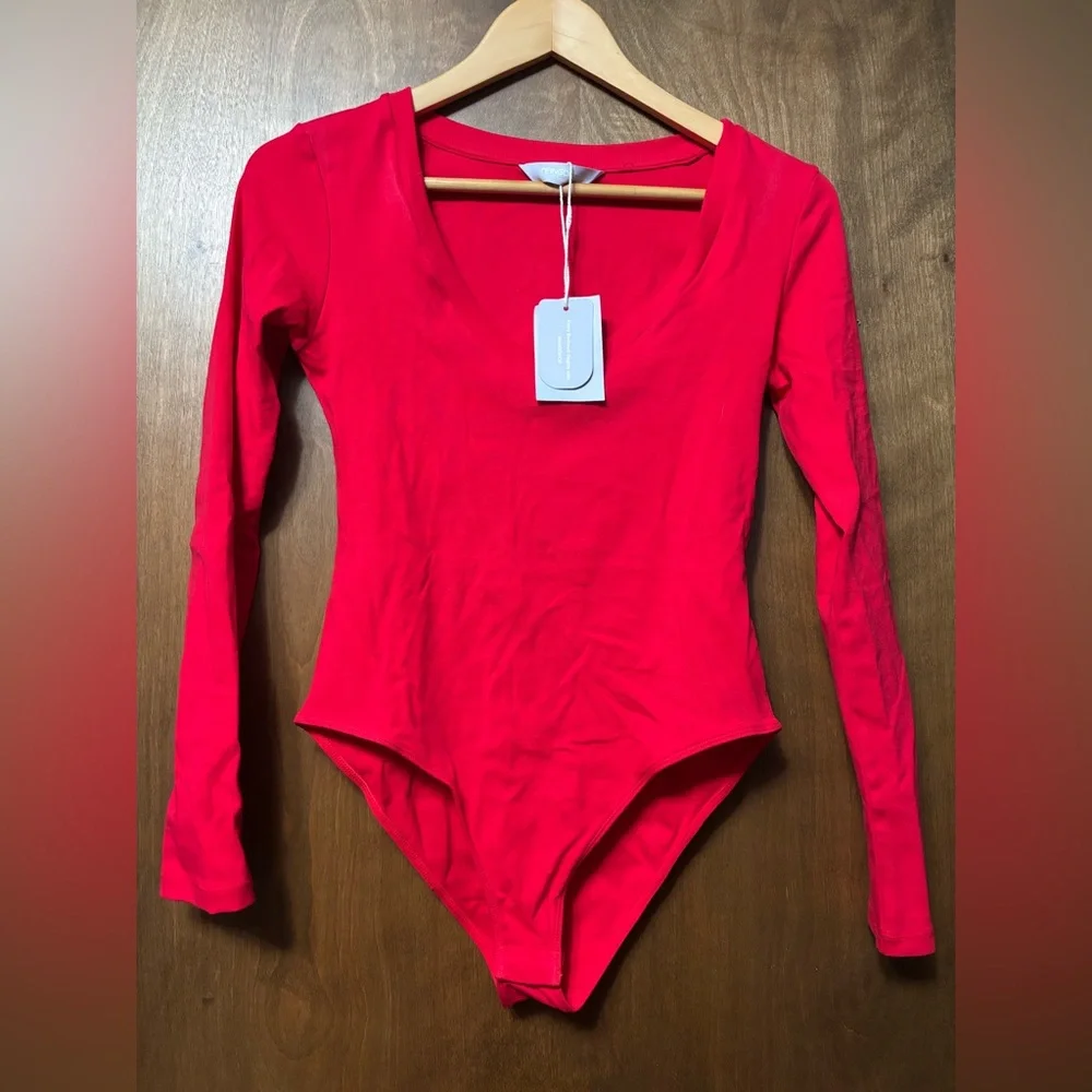 Mangopop NWT Vneck Long Sleeve Bodysuit with snap closure Size Small - Picture 3 of 8